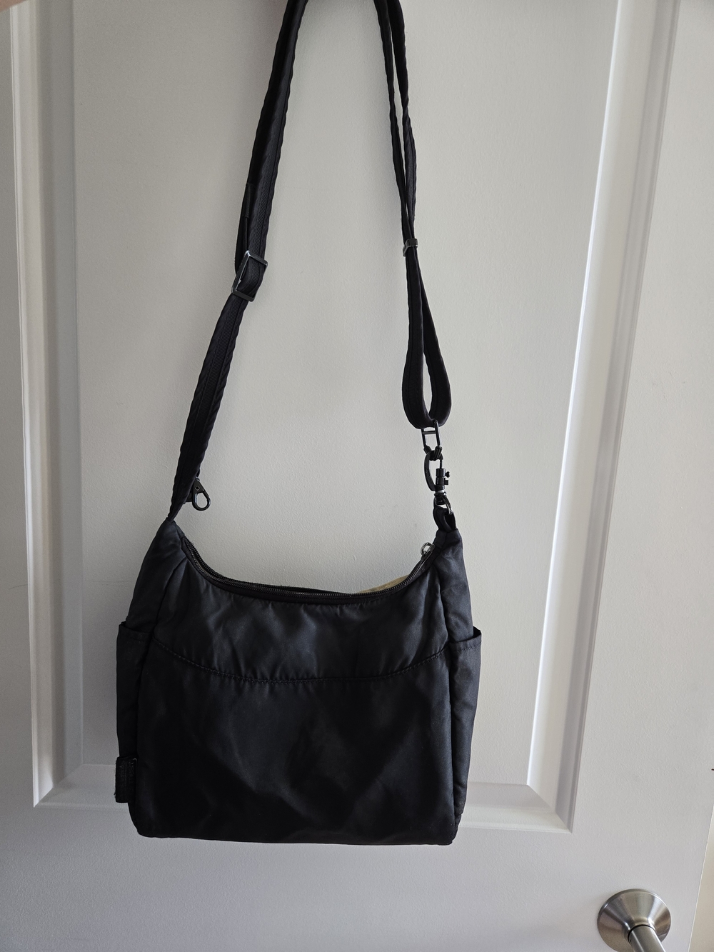 Pacsafe Citysafe 100 GII Anti-Theft Crossbody Bag